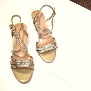 NWT Kelly & Katie gold gemstone  wedge shimmer sandal. Size 8.5